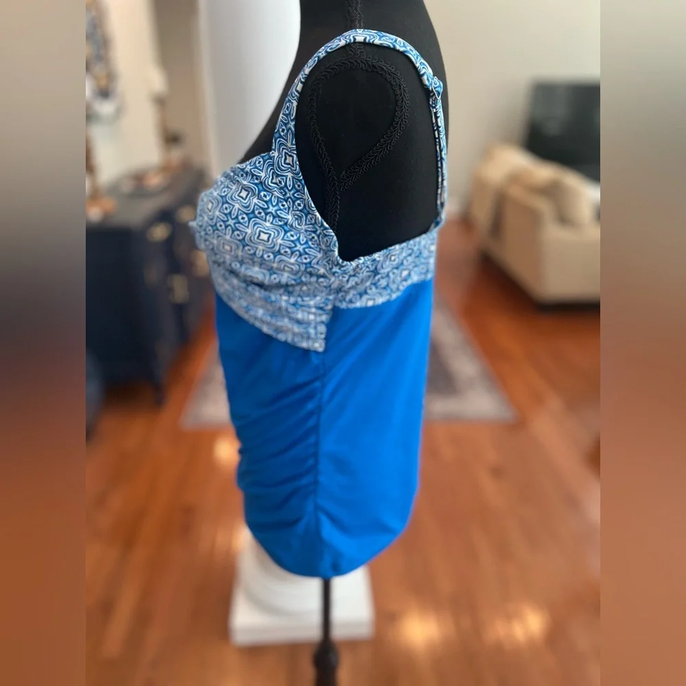 Lands End underwire swim tank size 10 long_7